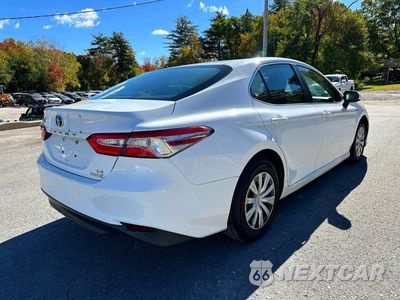 Trzecie zdjęcie samochodu z tyłu: 2018 TOYOTA CAMRY LE VIN:4T1B31HK7JU001745 - miniatura