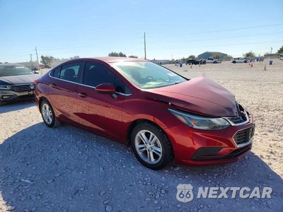 Czwarte zdjęcie samochodu z boku: 2018 CHEVROLET CRUZE LT VIN:1G1BE5SM4J7143347 - miniatura