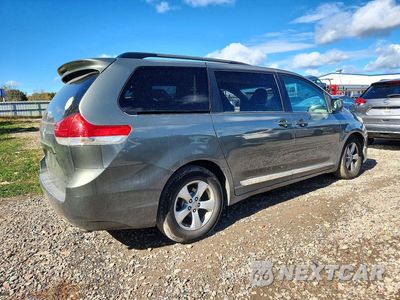 Trzecie zdjęcie samochodu z tyłu: 2011 TOYOTA SIENNA LE VIN:5TDKK3DC9BS073652 - miniatura