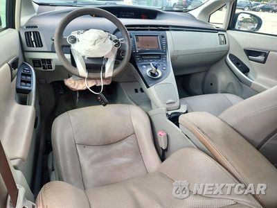 Zdjęcie 8 z 12 samochodu: 2010 TOYOTA PRIUS III VIN:JTDKN3DU9A5028585 - miniatura