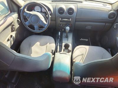 Zdjęcie 8 z 12 samochodu: 2002 JEEP LIBERTY SPORT VIN:1J4GL48K62W136730 - miniatura
