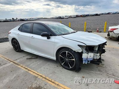 Czwarte zdjęcie samochodu z boku: 2018 TOYOTA CAMRY XSE VIN:4T1B61HK9JU089804 - miniatura