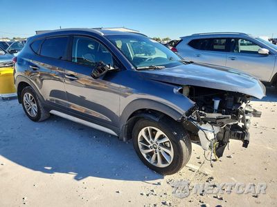 Czwarte zdjęcie samochodu z boku: 2017 HYUNDAI TUCSON SE VIN:KM8J33A42HU433124 - miniatura
