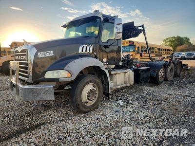 2014 MACK GU800 TRUCK CAB AND CHASSIS 1M2AX16CXEM025796 - główne zdjęcie licytacji z USA - miniatura
