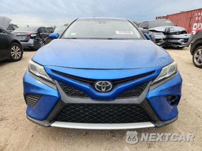 Piąte zdjęcie samochodu w środku: 2018 TOYOTA CAMRY SE VIN:4T1B11HK9JU047728 - miniatura