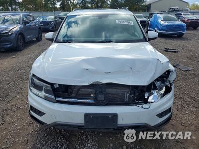 Piąte zdjęcie samochodu w środku: 2019 VOLKSWAGEN TIGUAN SE VIN:3VV2B7AX9KM142856 - miniatura