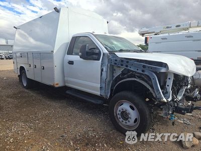 Czwarte zdjęcie samochodu z boku: 2022 FORD F550 SUPER DUTY VIN:1FDUF5HN6NEC96273 - miniatura