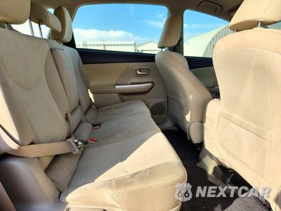 Zdjęcie 10 z 13 samochodu: 2012 TOYOTA PRIUS V TWO VIN:JTDZN3EU6C3116036 - miniatura