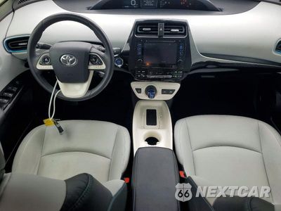 Zdjęcie 8 z 13 samochodu: 2017 TOYOTA PRIUS FOUR VIN:JTDKARFUXH3042786 - miniatura