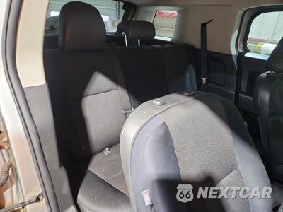 Zdjęcie 11 z 13 samochodu: 2012 TOYOTA FJ CRUISER BASE VIN:JTEZU4BF0CK011752 - miniatura