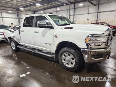 Czwarte zdjęcie samochodu z boku: 2022 RAM 2500 LARAMIE VIN:3C6UR5FLXNG345505 - miniatura