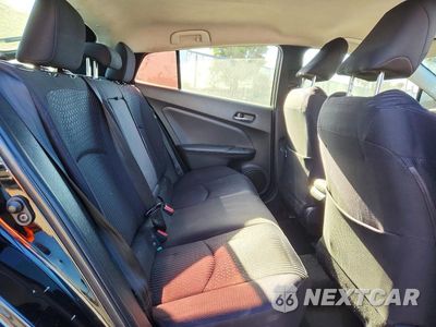 Zdjęcie 10 z 12 samochodu: 2018 TOYOTA PRIUS THREE VIN:JTDKARFU7J3054609 - miniatura