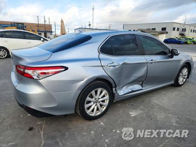 Trzecie zdjęcie samochodu z tyłu: 2020 TOYOTA CAMRY LE VIN:4T1C11AK5LU882923 - miniatura