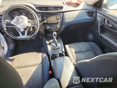 Zdjęcie 8 z 13 samochodu: 2017 NISSAN ROGUE SV VIN:5N1AT2MV9HC893899 - miniatura