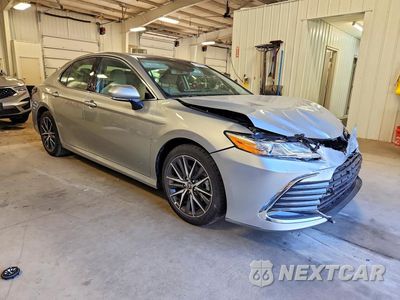 Czwarte zdjęcie samochodu z boku: 2021 TOYOTA CAMRY XLE VIN:4T1FZ1AKXMU050114 - miniatura