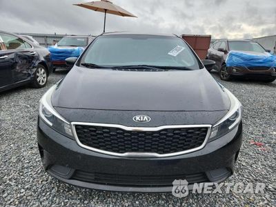 Piąte zdjęcie samochodu w środku: 2017 KIA FORTE LX VIN:3KPFK4A74HE112603 - miniatura
