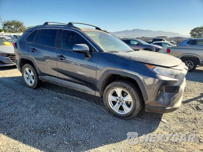 Czwarte zdjęcie samochodu z boku: 2019 TOYOTA RAV4 XLE VIN:2T3W1RFV1KC003326 - miniatura