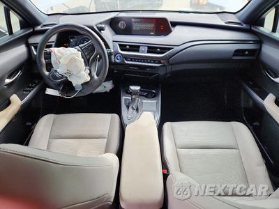 Zdjęcie 8 z 13 samochodu: 2021 LEXUS UX 250H VIN:JTHP9JBH3M2041454 - miniatura