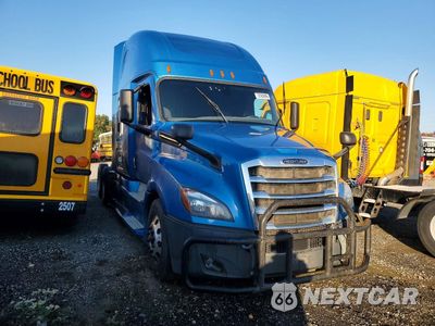 Czwarte zdjęcie samochodu z boku: 2020 FREIGHTLINER CASCADIA 1 - SEMI TRUCK VIN:3AKJHHDRXLSLK0611 - miniatura