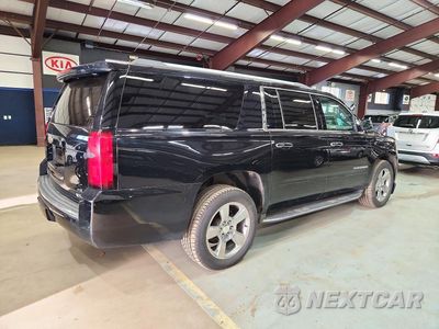 Trzecie zdjęcie samochodu z tyłu: 2017 CHEVROLET SUBURBAN K1500 PREMIER VIN:1GNSKJKCXHR211706 - miniatura
