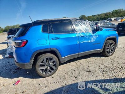 Trzecie zdjęcie samochodu z tyłu: 2026 JEEP COMPASS LIMITED VIN:3C4NJDCN7TT187780 - miniatura