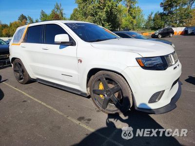 Czwarte zdjęcie samochodu z boku: 2018 JEEP GRAND CHEROKEE TRACKHAWK VIN:1C4RJFN97JC318213 - miniatura
