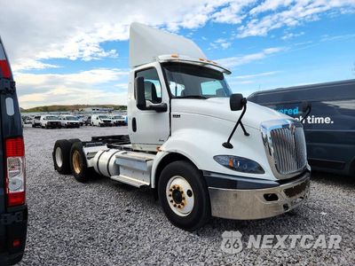 Czwarte zdjęcie samochodu z boku: 2018 INTERNATIONAL RH613 SEMI TRUCK VIN:3HSDWTZR3JN493482 - miniatura
