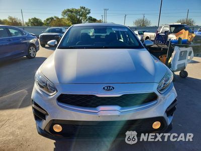 Piąte zdjęcie samochodu w środku: 2021 KIA FORTE LXS VIN:3KPF24AD0ME377096 - miniatura