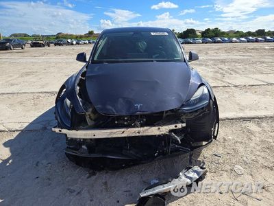 Piąte zdjęcie samochodu w środku: 2022 TESLA MODEL Y VIN:7SAYGDEF9NF373813 - miniatura
