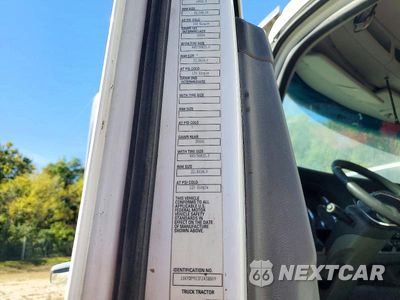 Zdjęcie 11 z 13 samochodu: 2015 KENWORTH T680 SEMI TRUCK VIN:1XKYDP9X3FJ438809 - miniatura