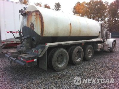Trzecie zdjęcie samochodu z tyłu: 2013 PETERBILT 388 VACUUM TRUCK VIN:1NPWL40X2DD185312 - miniatura