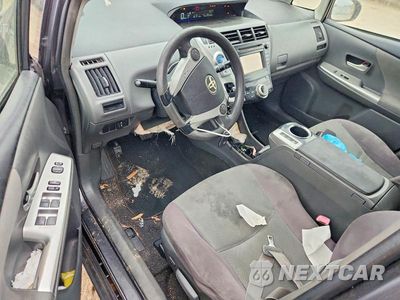 Zdjęcie 8 z 12 samochodu: 2012 TOYOTA PRIUS V TWO VIN:JTDZN3EU6C3057621 - miniatura