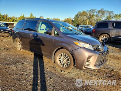 Czwarte zdjęcie samochodu z boku: 2019 TOYOTA SIENNA XLE 8-PASSENGER VIN:5TDYZ3DC1KS002984 - miniatura