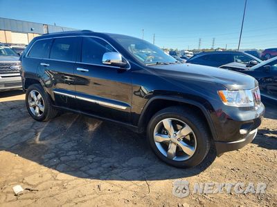 Czwarte zdjęcie samochodu z boku: 2013 JEEP GRAND CHEROKEE OVERLAND VIN:1C4RJFCTXDC581573 - miniatura
