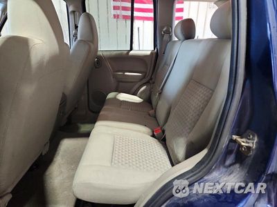 Zdjęcie 11 z 13 samochodu: 2006 JEEP LIBERTY SPORT VIN:1J4GL48KX6W179487 - miniatura