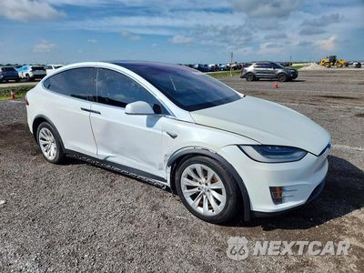 Czwarte zdjęcie samochodu z boku: 2021 TESLA MODEL X VIN:5YJXCDE24MF320498 - miniatura