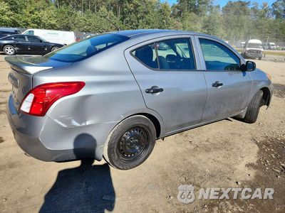 Trzecie zdjęcie samochodu z tyłu: 2014 NISSAN VERSA 1.6 S VIN:3N1CN7AP1EL807563 - miniatura