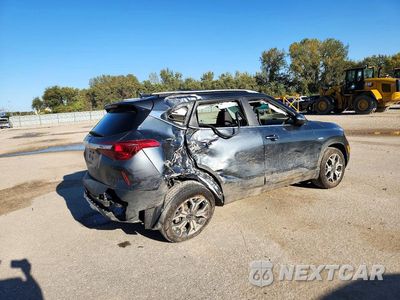 Trzecie zdjęcie samochodu z tyłu: 2023 KIA SELTOS EX VIN:KNDERCAA6P7386493 - miniatura