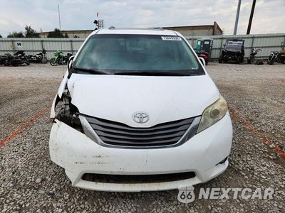 Piąte zdjęcie samochodu w środku: 2011 TOYOTA SIENNA XLE 8-PASSENGER VIN:5TDYK3DC3BS147092 - miniatura