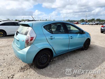 Trzecie zdjęcie samochodu z tyłu: 2014 TOYOTA PRIUS C ONE VIN:JTDKDTB32E1060708 - miniatura