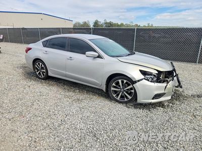 Czwarte zdjęcie samochodu z boku: 2017 NISSAN ALTIMA 2.5 SR VIN:1N4AL3AP4HC132185 - miniatura