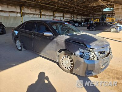 Czwarte zdjęcie samochodu z boku: 2010 TOYOTA CAMRY LE VIN:4T1BF3EK0AU095703 - miniatura
