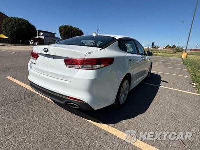Czwarte zdjęcie samochodu z boku: 2016 KIA OPTIMA LX VIN:5XXGT4L35GG036679 - miniatura