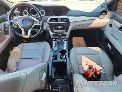 Zdjęcie 8 z 12 samochodu: 2012 MERCEDES-BENZ C 250 VIN:WDDGF4HB6CR202583 - miniatura