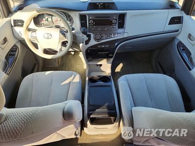 Zdjęcie 8 z 12 samochodu: 2014 TOYOTA SIENNA LE VIN:5TDJK3DC1ES092387 - miniatura
