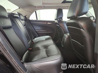 Zdjęcie 10 z 13 samochodu: 2018 CHRYSLER 300 LIMITED VIN:2C3CCAKG8JH127553 - miniatura