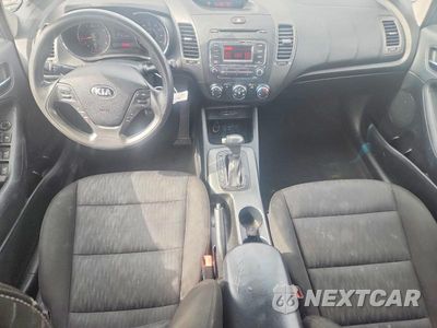 Zdjęcie 8 z 12 samochodu: 2016 KIA FORTE LX VIN:KNAFK4A67G5584776 - miniatura