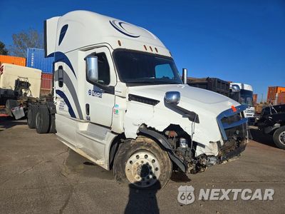 Czwarte zdjęcie samochodu z boku: 2018 FREIGHTLINER CASCADIA 126 SEMI TRUCK VIN:3AKJHHDR5JSJT6240 - miniatura