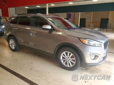 Czwarte zdjęcie samochodu z boku: 2016 KIA SORENTO LX V6 VIN:5XYPGDA50GG178491 - miniatura