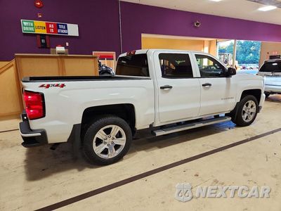 Trzecie zdjęcie samochodu z tyłu: 2018 CHEVROLET SILVERADO K1500 CUSTOM VIN:3GCUKPEC1JG210398 - miniatura